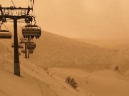 "Как на Марсе": горнолыжный курорт в Сочи накрыло песком