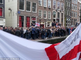 25 пьяных английских болельщиков задержаны в Амстердаме
