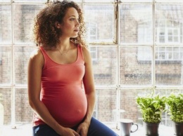 Когда беременные начинают ощущать движения ребенка?