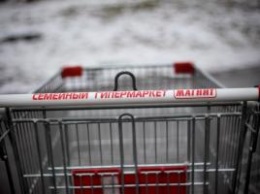 "У них что, дома кружек нет??": В сети смеются над давкой россиян на распродаже посуды