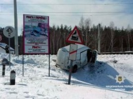 В Полтавской области на переезде столкнулись микроавтобус и пассажирский поезд