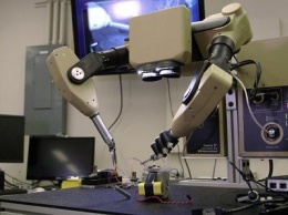 Разработчики Siri занимаются созданием робота-сапера-хирурга