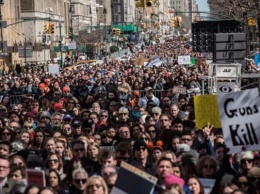 В Нью-Йорке на марш против оборота оружия вышли более 150 000 человек
