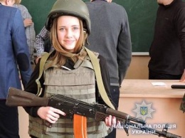 В Краматорске полиция открыла школьникам тонкости профессии
