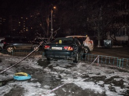 В Киеве в результате жуткого тройного ДТП автомобиль вылетел с дороги