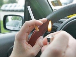 С ветерком и дымком: Водители одесских маршруток курят за рулем (ФОТОФАКТ)
