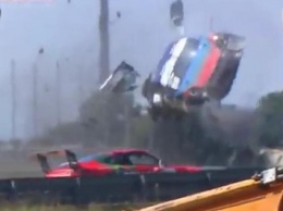 ВИДЕО зрелищной аварии Porsche 911 GT3 на этапе серии в Бразилии