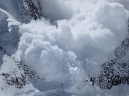 Три альпиниста погибли из-за схождения лавины в Японии