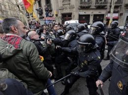 В Барселоне тысячи людей протестуют против ареста Пучдемона