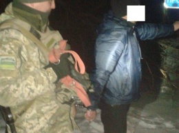 Луганские пограничники задержали мужчину без документов и мужчину с двумя ящиками орехов