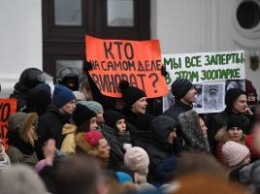 Смертельный пожар в Кемерово: люди на митинге кричат и требуют правды, а губернатор называет их «бузотерами»