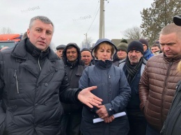 До Пасхи сделаем: в Николаевской ОГА пообещали обеспечить проезжаемость в селе на Еланеччине, где перекрыли трассу Н-14