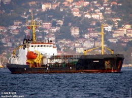 В порту под Одессой блокировали непонятно чей танкер, ходивший в Россию: моряки не могут сойти на берег