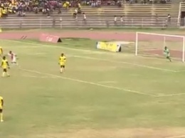 Футбол по-эфиопски: голкипер рукой забросил мяч в собственные ворота