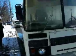 Во Владимире загорелся автобус, который вез журналистов проверять ТЦ на пожароопасность (Видео)