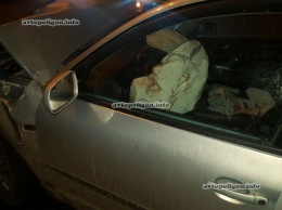 ВИДЕО ДТП в Киеве: Volkswagen Passat протаранил Mercedes. ФОТО
