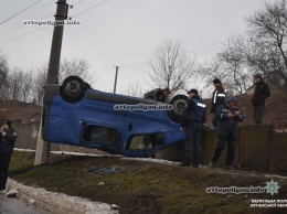 ДТП на Луганщине: в Лисичанске опрокинулся Opel Vivaro - травмирован водитель. ФОТО