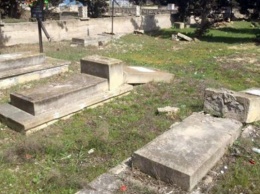 Погромщика с кладбища на Херсонщине мертвецы не выпускали