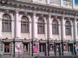 Одесситов напугали пожарные расчеты под дверями Украинского театра