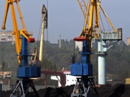 В порт Мариуполя из-за Керченского моста не могут зайти 144 судна