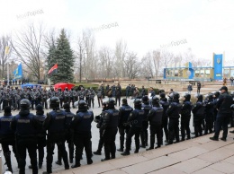 Потасовки, сотни полицейских и приезжие активисты: как проходила скандальная сессия Николаевского облсовета (ФОТОРЕПОРТАЖ)