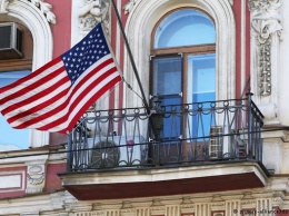 Россия высылает 60 дипломатов США и закрывает консульство в Петербурге
