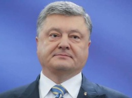 Порошенко поручил подготовиться к празднованию Дня Конституции