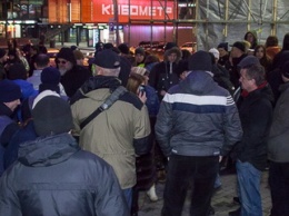 В Днепре возле «Мост-Сити» сорвали акцию памяти погибших в Кемерово