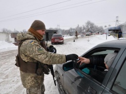 В зону АТО не пропустили партию товара и граждан с поддельными документами