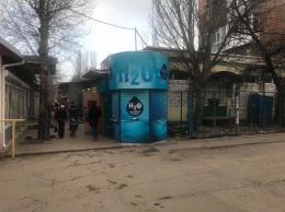 В Николаеве на месте демонтированной будки по продаже воды "выросла" новая - подозревают депутата