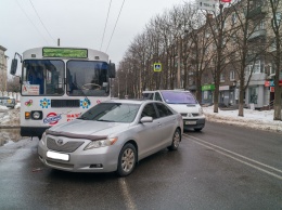 ДТП в Днепре: на дороге столкнулись авто и троллейбус