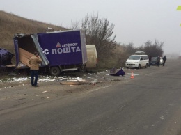 Под Одессой столкнулись четыре автомобиля, в том числе грузовик «Автолюкс» с почтой