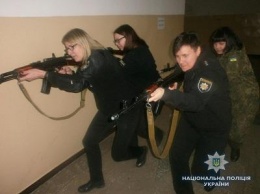 Полицейские Краматорска отработали активный поиск вооруженных преступников