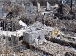 В поселке Зайцево переписывают фамилии умерших, чьи могилы были разрушены обстрелом