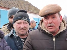"Будем делать у вас дорогу, не будет бетонки": на Еланеччине "люди из Одессы" собрались строить асфальтобетонный завод