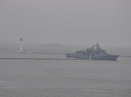 Появились фото двух боевых кораблей ВМС Турции в морском порту Одессы