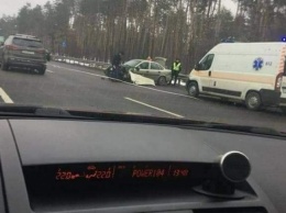 Жуткая авария под Киевом: авто разорвало об отбойник
