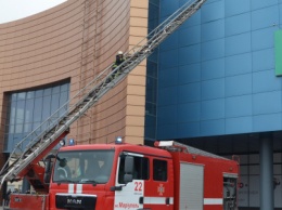 В самом большом торговом центре Донетчины «ПортСити» поздно сработала пожарная сигнализация (ФОТО+ВИДЕО)