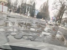 "Дорог не было, нет и не будет". Жители Горловки ругают "власти ДНР"