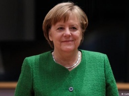 Меркель назвали "чемпионом Германии по зарубежным поездкам"