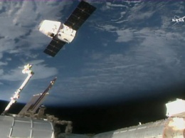 Беспилотник Dragon с 2,6 тоннами груза в понедельник отправится к МКС