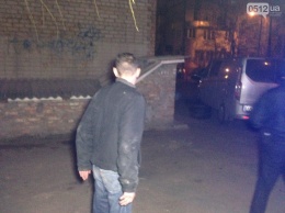 В Николаеве пьяный мужчина вывалился на дорогу и едва не попал под колеса