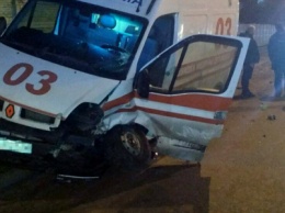 ДТП в Харькове: фельдшера и пассажира "скорой" выписали из больницы