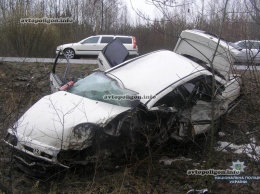 ДТП на Волыни: VW Passat врезался в грузовик Renault - погиб водитель. ФОТО