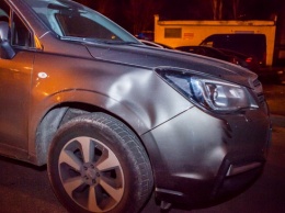 На Набережной Победы водитель Subaru сбил девушку и скрылся с места ДТП