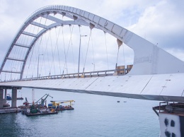 На автодорожной арке Крымского моста завершена установка обтекателей