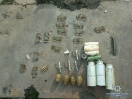 Житель прифронтовой Авдеевки нашел и сдал полиции сумку с боеприпасами