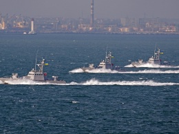 Испытания завершаются: новые "Гюрзы" ВМСУ постреляли возле Одессы и даже "сразились" друг с другом