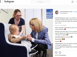 Бриджит Макрон во время визита в детский госпиталь показала два роскошных перстня