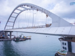 На Крымском мосту готовятся укладывать асфальт. Появились новые фото стройки